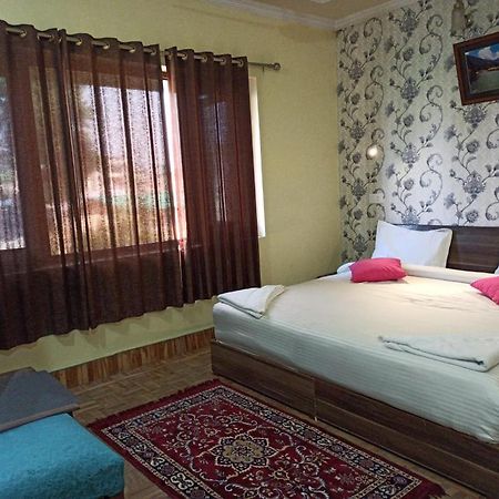 Hotel Curio'S All Seasons Srinagar  Bagian luar foto
