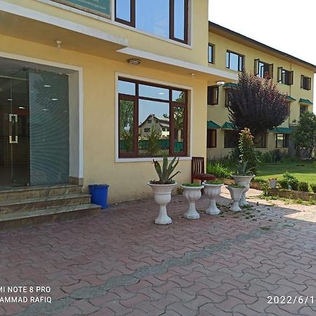 Hotel Curio'S All Seasons Srinagar  Bagian luar foto