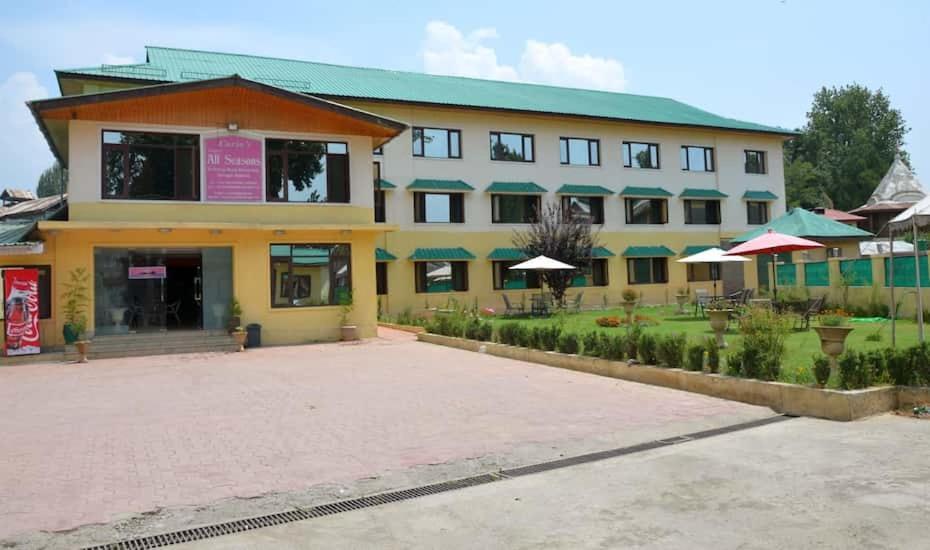 Hotel Curio'S All Seasons Srinagar  Bagian luar foto