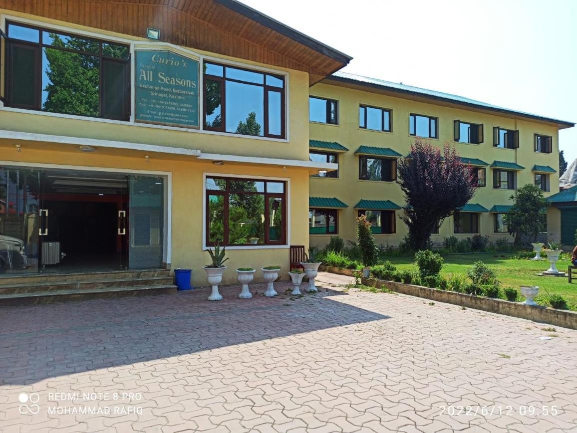 Hotel Curio'S All Seasons Srinagar  Bagian luar foto