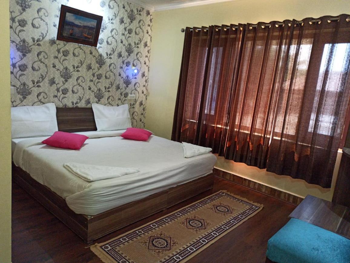 Hotel Curio'S All Seasons Srinagar  Bagian luar foto