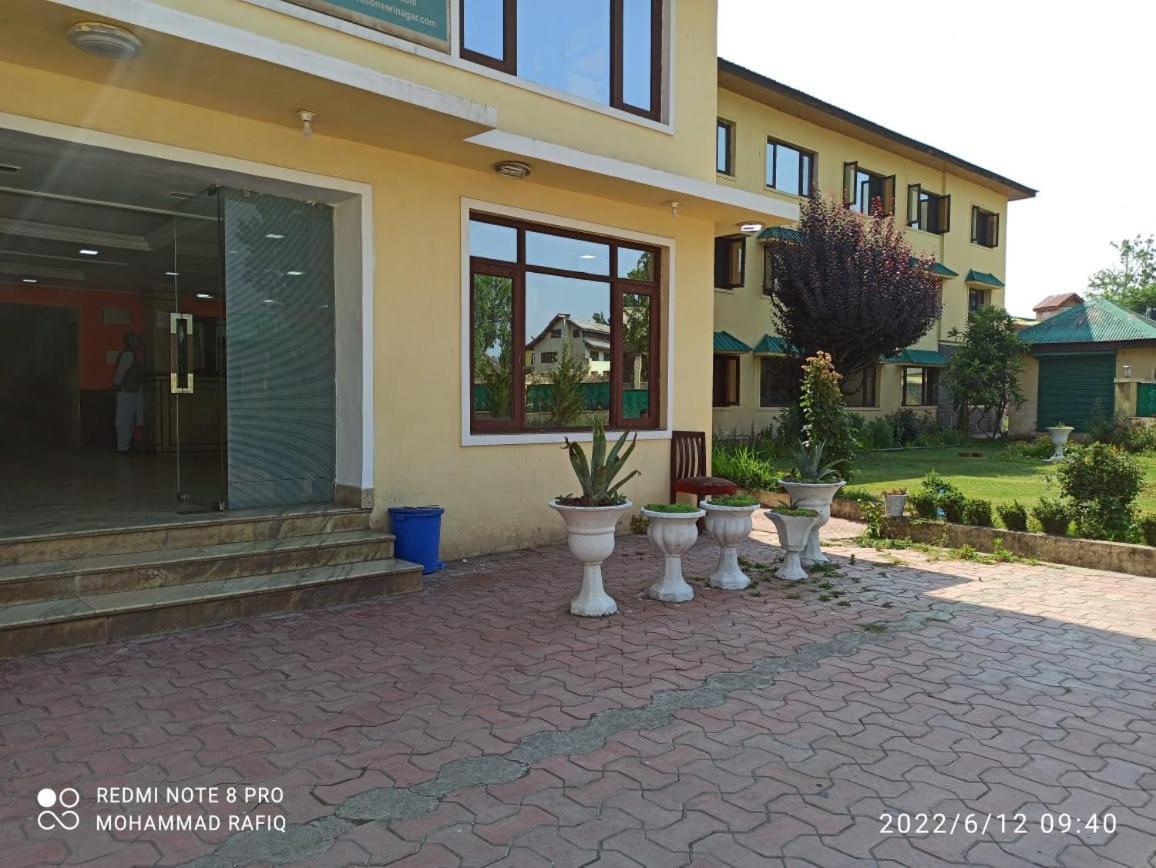 Hotel Curio'S All Seasons Srinagar  Bagian luar foto