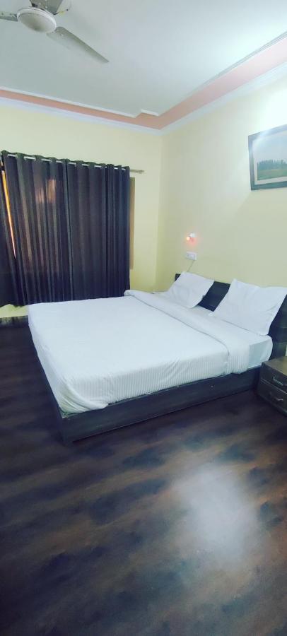 Hotel Curio'S All Seasons Srinagar  Bagian luar foto
