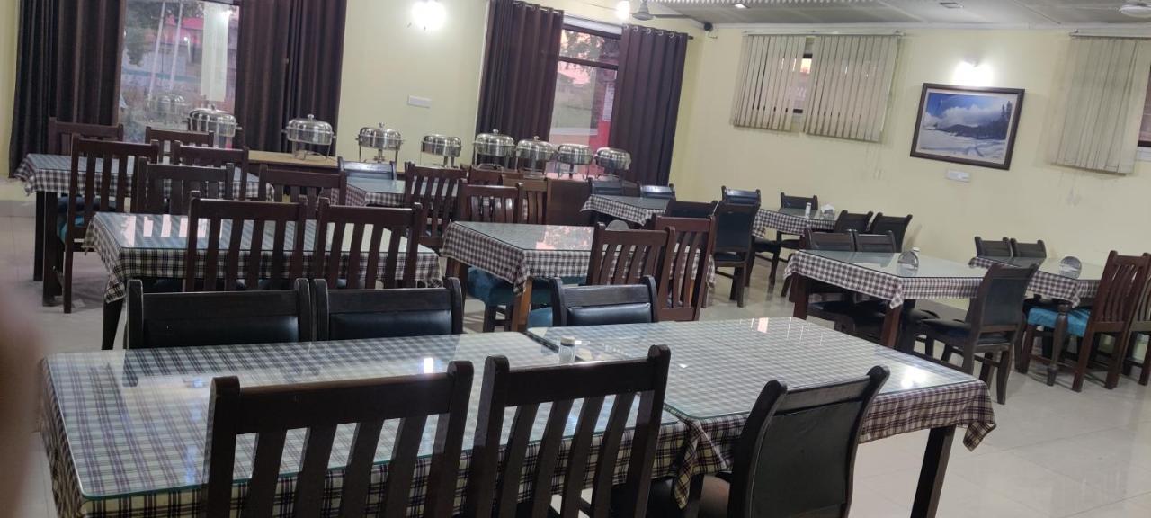 Hotel Curio'S All Seasons Srinagar  Bagian luar foto